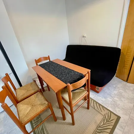 Cu Balcon Apartment *