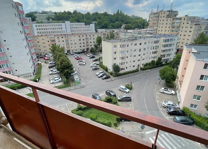 Cu Balcon Apartment