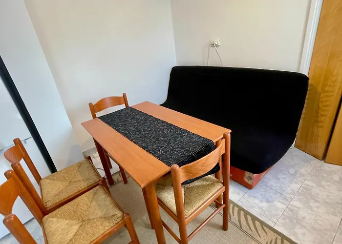 Cu Balcon Apartment *